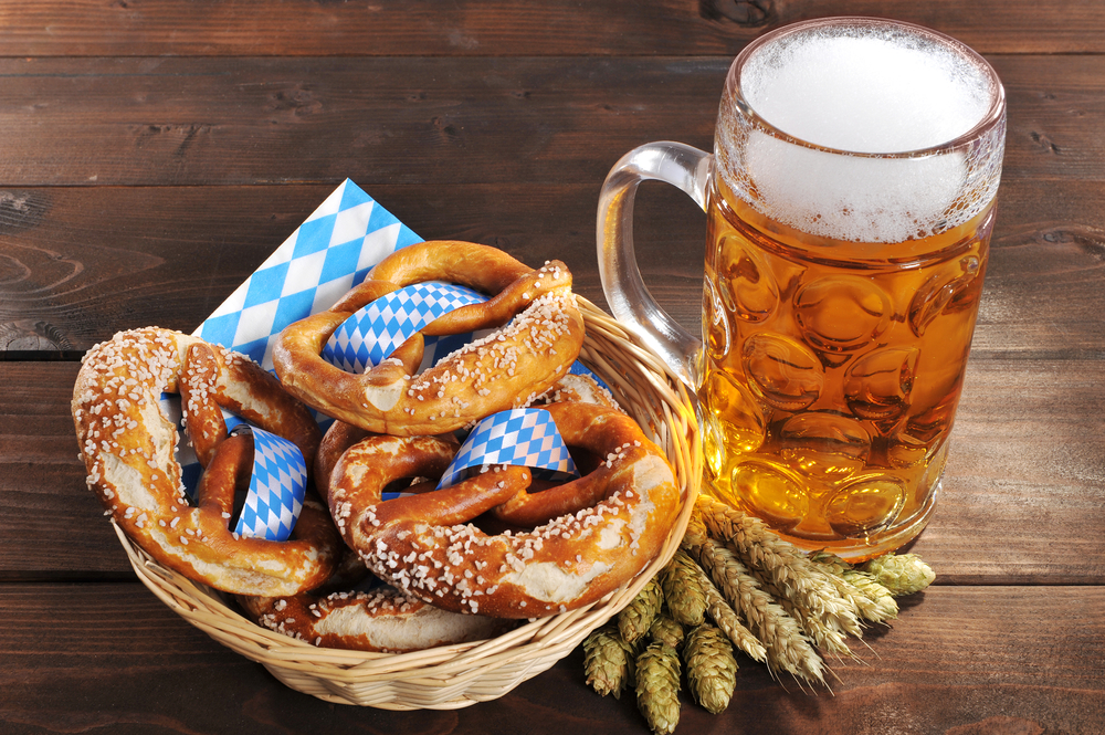 Баварские крендельки со светлым пивом